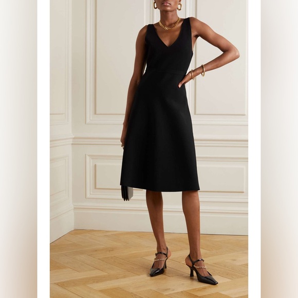 Theory Dresses & Skirts - THEORY STRETCH CREPE MIDI DRESS SIZE 10